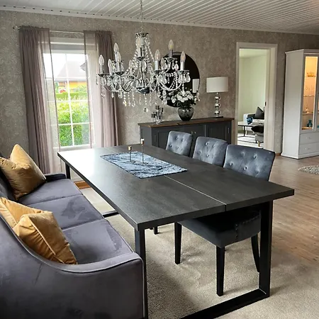 Romslig Enebolig I Apartamento Grimstad (Aust-Agder)