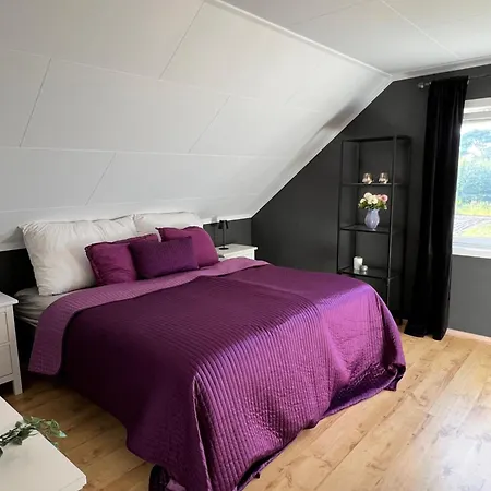 Romslig Enebolig I 아파트 *