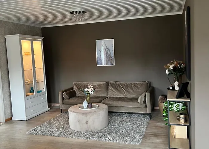 Romslig Enebolig I Apartamento Grimstad (Aust-Agder)