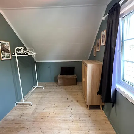 Romslig Enebolig I グリムスタ