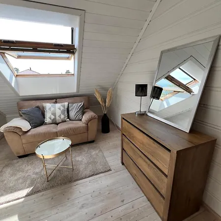 Romslig Enebolig I アパート グリムスタ